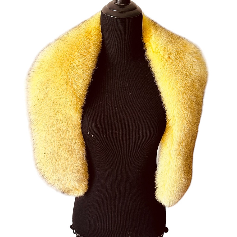 Real Saga Furs pastel yellow fox stole vintage 80s 90s Like new!